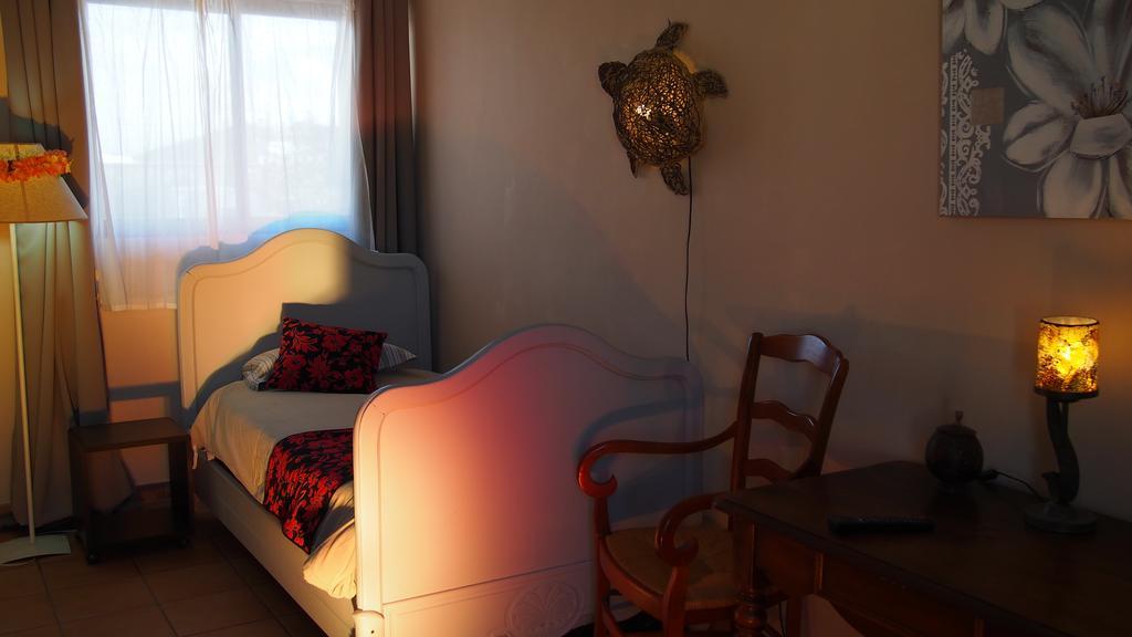 Hotel Le Relais Du Luberon Maubec  Room photo