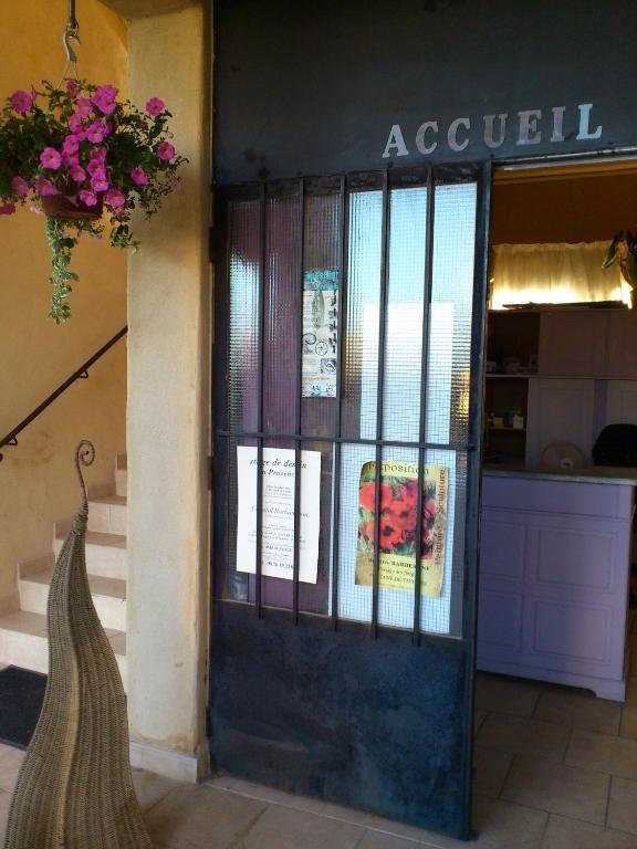 Hotel Le Relais Du Luberon Maubec  Exterior photo